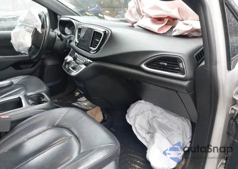 2019 Chrysler Pacifica Touring L Plus z USA, uszkodzony, nr VIN 2C4RC1EG6KR605398